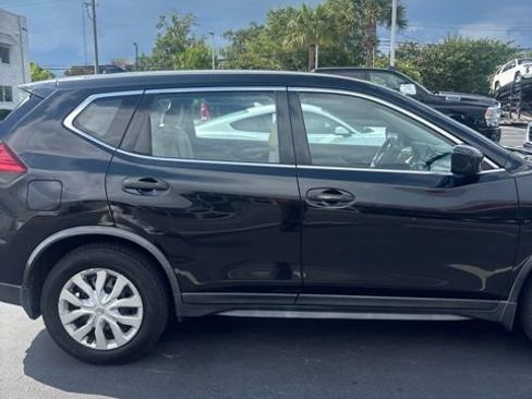 Used 2017 Nissan Rogue S FWD image 9
