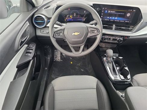 New 2026 Chevrolet Trax LT image 17