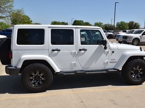 Used 2016 Jeep Wrangler Unlimited Sahara w/ Connectivity Group image 6