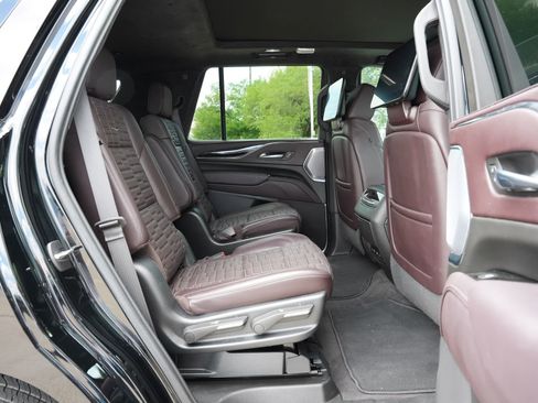 Certified 2023 Cadillac Escalade V w/ Heavy-Duty Trailer Package image 25