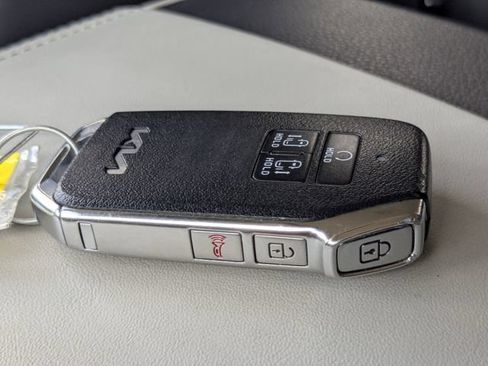 Certified 2024 Kia Carnival LX FWD image 37