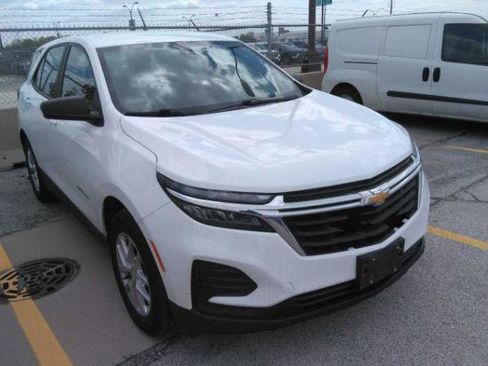 Used 2022 Chevrolet Equinox LS FWD image 2