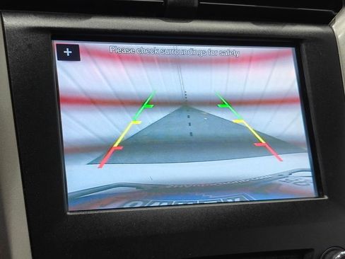 Used 2017 Ford Fusion SE w/ Fusion SE Technology Package FWD image 7