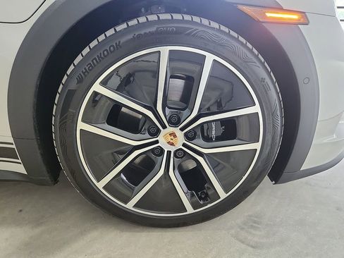 New 2026 Porsche Taycan 4S AWD/4WD image 10