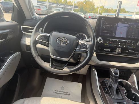 Used 2022 Toyota Highlander Limited AWD/4WD image 17
