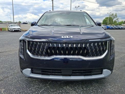New 2026 Kia Carnival EX FWD image 3