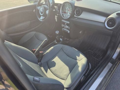 Used 2010 MINI Cooper Hardtop FWD image 11