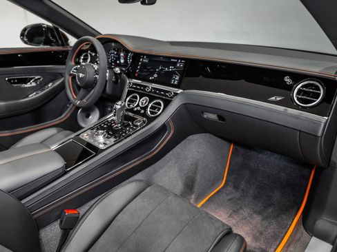 New 2026 Bentley Continental GTC AWD/4WD image 4