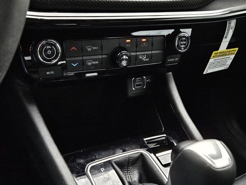 New 2026 Jeep Compass Latitude AWD/4WD image 19