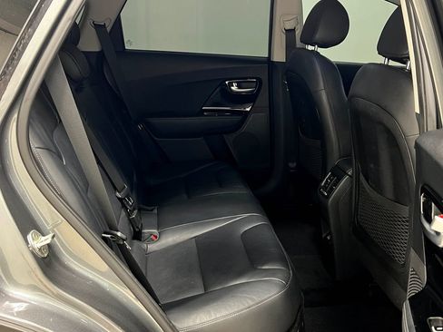 Used 2018 Kia Niro Touring FWD image 32