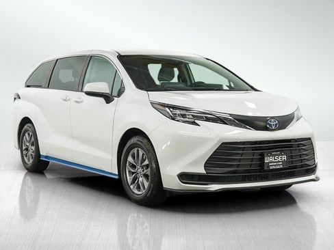 Used 2021 Toyota Sienna LE AWD/4WD image 7