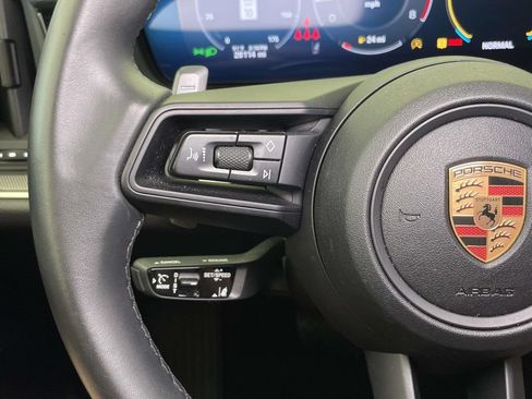 Certified 2025 Porsche Cayenne AWD/4WD image 38