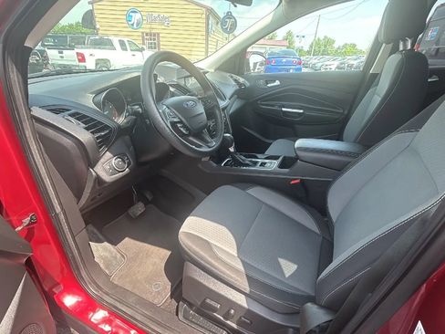 Used 2017 Ford Escape SE w/ Equipment Group 201A AWD/4WD image 2
