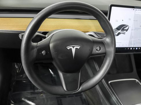 Used 2021 Tesla Model 3 Standard Range Plus image 22