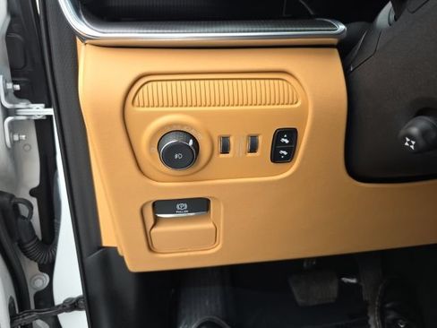 Used 2025 Jeep Grand Wagoneer L Series III w/ Rear Seat Video Group 1 AWD/4WD image 17