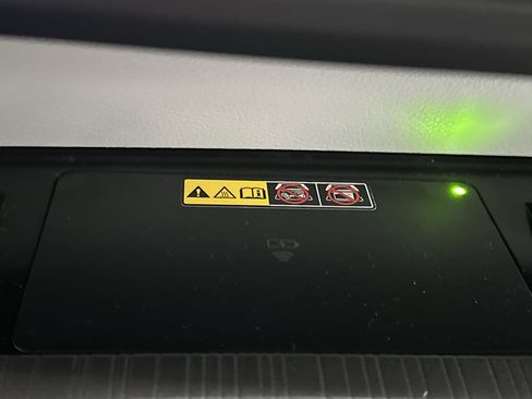 Used 2025 Toyota Sienna LE image 36