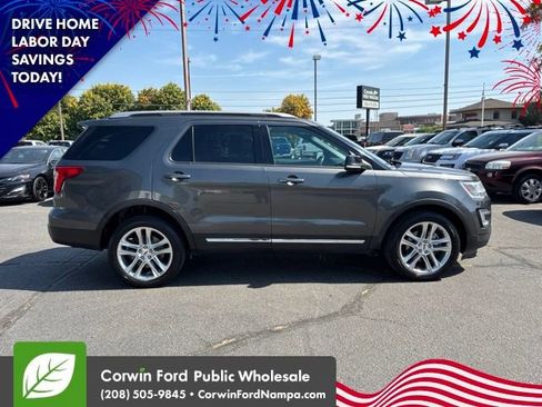 Used 2017 Ford Explorer XLT w/ Equipment Group 202A AWD/4WD image 4