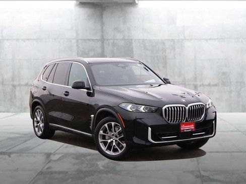 Used 2025 BMW X5 xDrive40i w/ Climate Comfort Package image 2