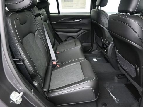 New 2025 Jeep Grand Cherokee Altitude image 14