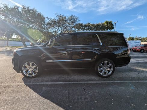 Used 2019 Cadillac Escalade Premium Luxury image 4