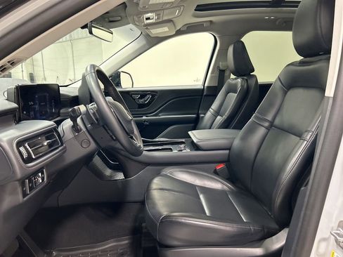 Certified 2025 Lincoln Aviator AWD image 10