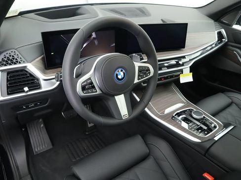 Used 2026 BMW X5 xDrive50e w/ M Sport Package image 11