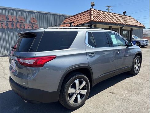 Used 2019 Chevrolet Traverse LT w/ LT Premium Package FWD image 2