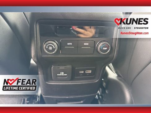 Used 2023 GMC Acadia SLT image 42