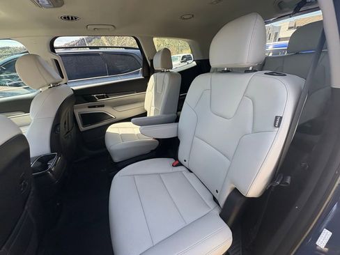 Certified 2024 Kia Telluride S w/ S Sunroof Package AWD/4WD image 27