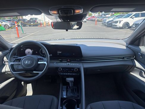 Used 2025 Hyundai Elantra SEL FWD image 34