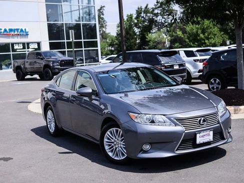 Used 2015 Lexus ES 350 w/ Luxury Package FWD image 2