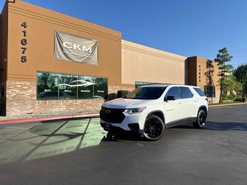 Used 2019 Chevrolet Traverse LS w/ LPO, Blackout Package FWD image 2