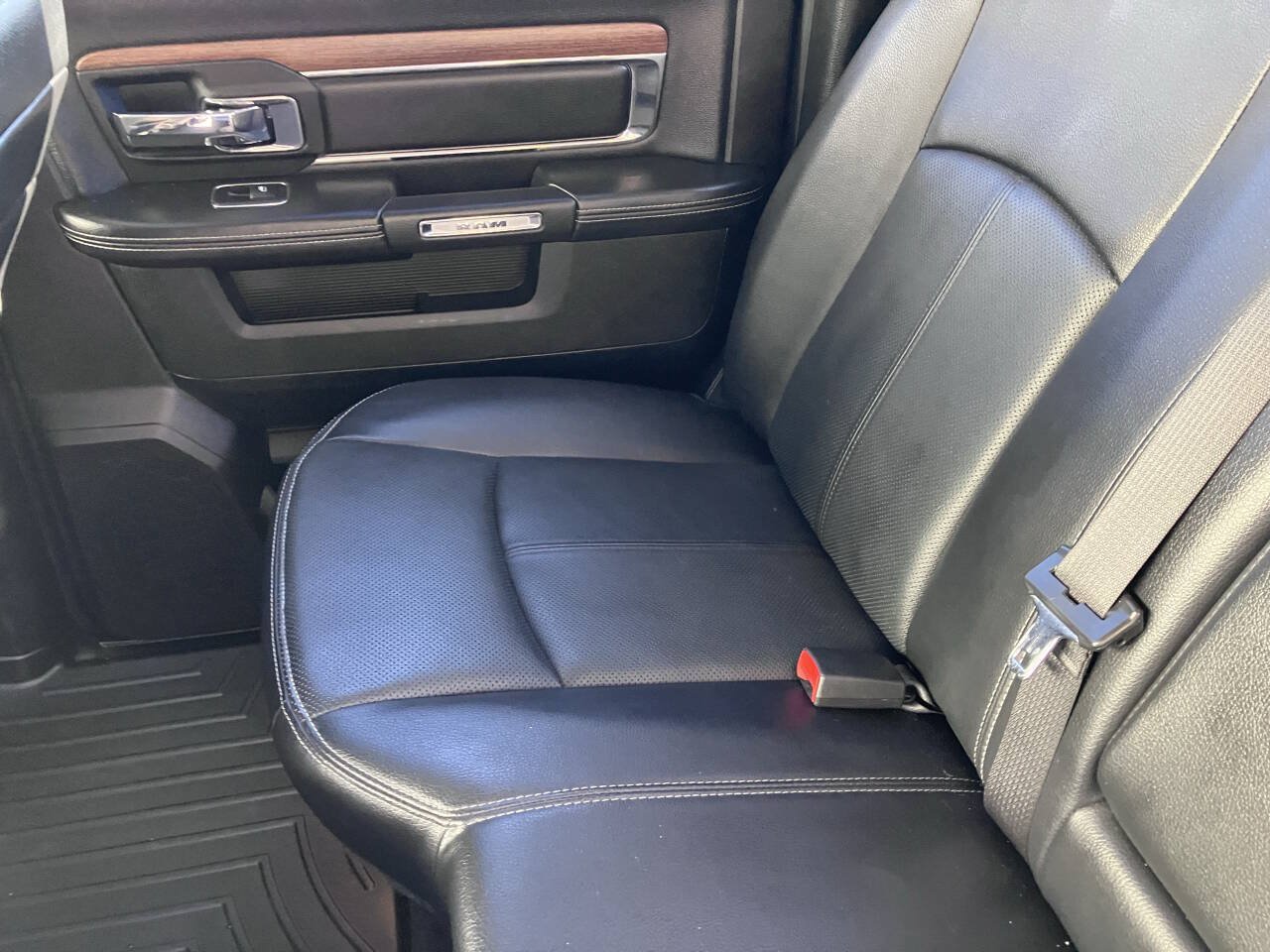 Used 2018 RAM 1500 Laramie AWD/4WD image 13