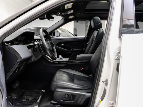 Used 2024 Land Rover Range Rover Evoque S image 4