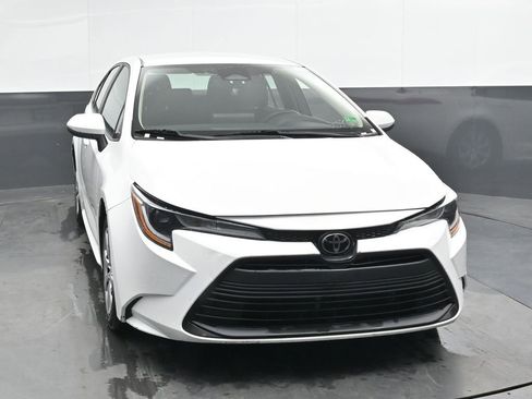 Used 2023 Toyota Corolla LE image 5