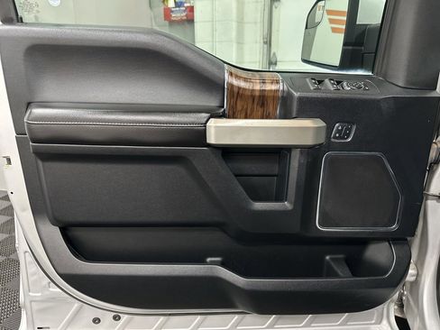 Used 2018 Ford F150 Lariat w/ Max Trailer Tow Package image 19