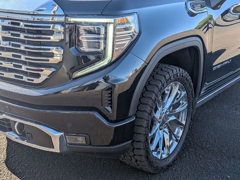 Used 2025 GMC Sierra 1500 Denali w/ Technology Package AWD/4WD image 9