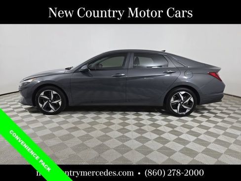 Used 2023 Hyundai Elantra SEL w/ Convenience Package FWD image 4