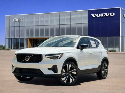 New 2026 Volvo XC40 B5 Plus w/ Climate Package