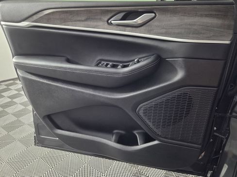 Used 2026 Jeep Grand Cherokee Altitude RWD image 19