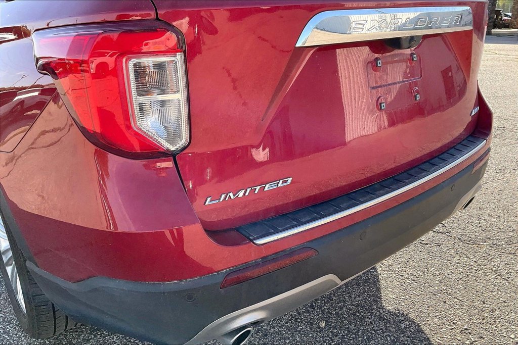 Certified 2021 Ford Explorer Limited w/ Equipment Group 301A AWD/4WD image 6