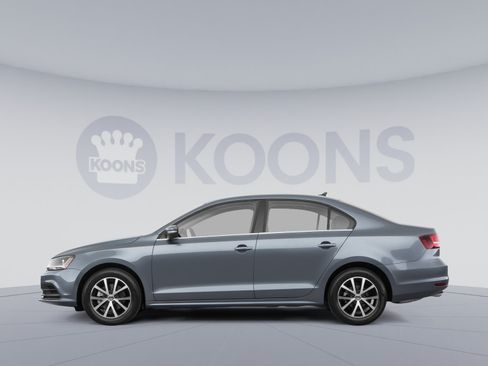 Used 2017 Volkswagen Jetta SE FWD image 2