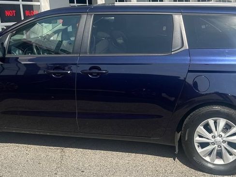 Used 2018 Kia Sedona LX FWD image 6