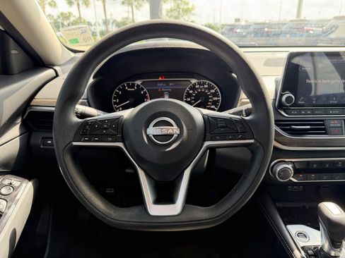 Used 2023 Nissan Altima 2.5 SV FWD image 15