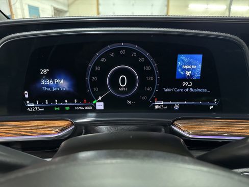 Used 2021 Cadillac Escalade Premium Luxury image 23