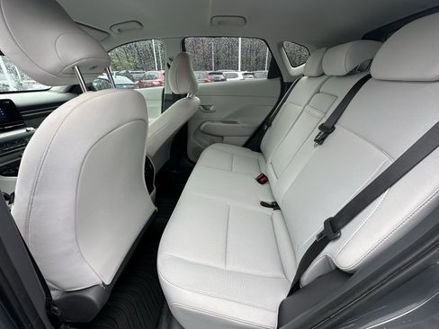 Used 2025 Hyundai Kona SEL FWD image 8