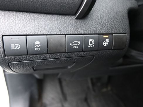 Used 2023 Toyota Camry SE image 19