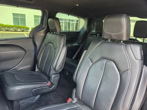 Used 2018 Chrysler Pacifica Touring-L Plus w/ S Appearance Package FWD image 31