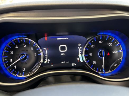 Used 2026 Chrysler Pacifica Select FWD image 8