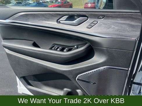 Used 2023 Jeep Grand Cherokee Overland w/ Luxury Tech Group IV image 24